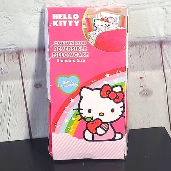 🆕️NWT Sanrio Hello Kitty Peace Sign Standard Size Reversible Cotton Pillowcase - Picture 1 of 11